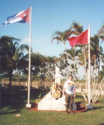 AE_2_13.jpg - Andrei in front of Jose Marti and the Cuban flag