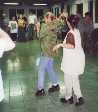 AE_4_05.jpg - Salsa lesson - and here's how it should be done!