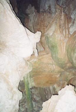 AE_4_29.jpg - Viñales: Some mouldy stones in the caves