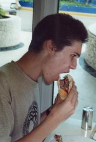 AE_6_02.jpg - A brigadista eating a 'Las-Ramplas' burger